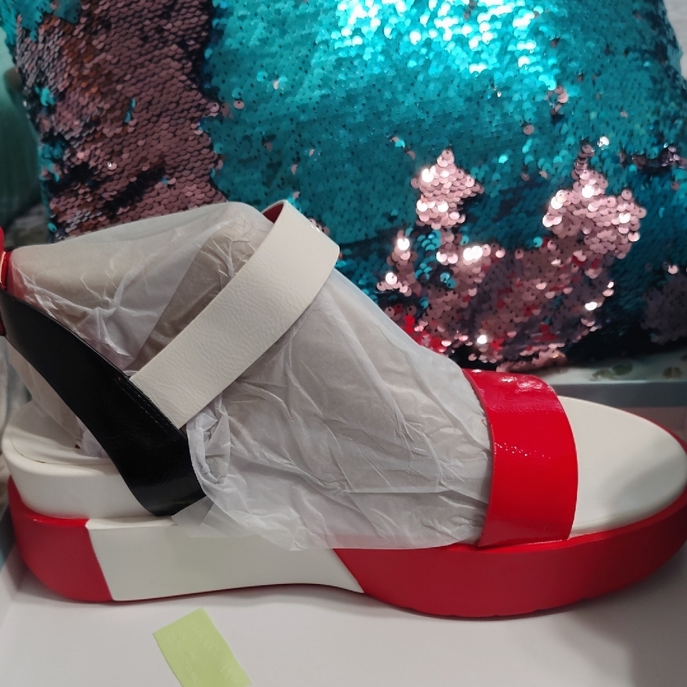 Red and Black Platform Shoes with Chunky Sole - Picture 2 of 6